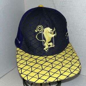 Destiny 2 Warlock Titan lion Gaming snapback hat Cap black / yellow OS
